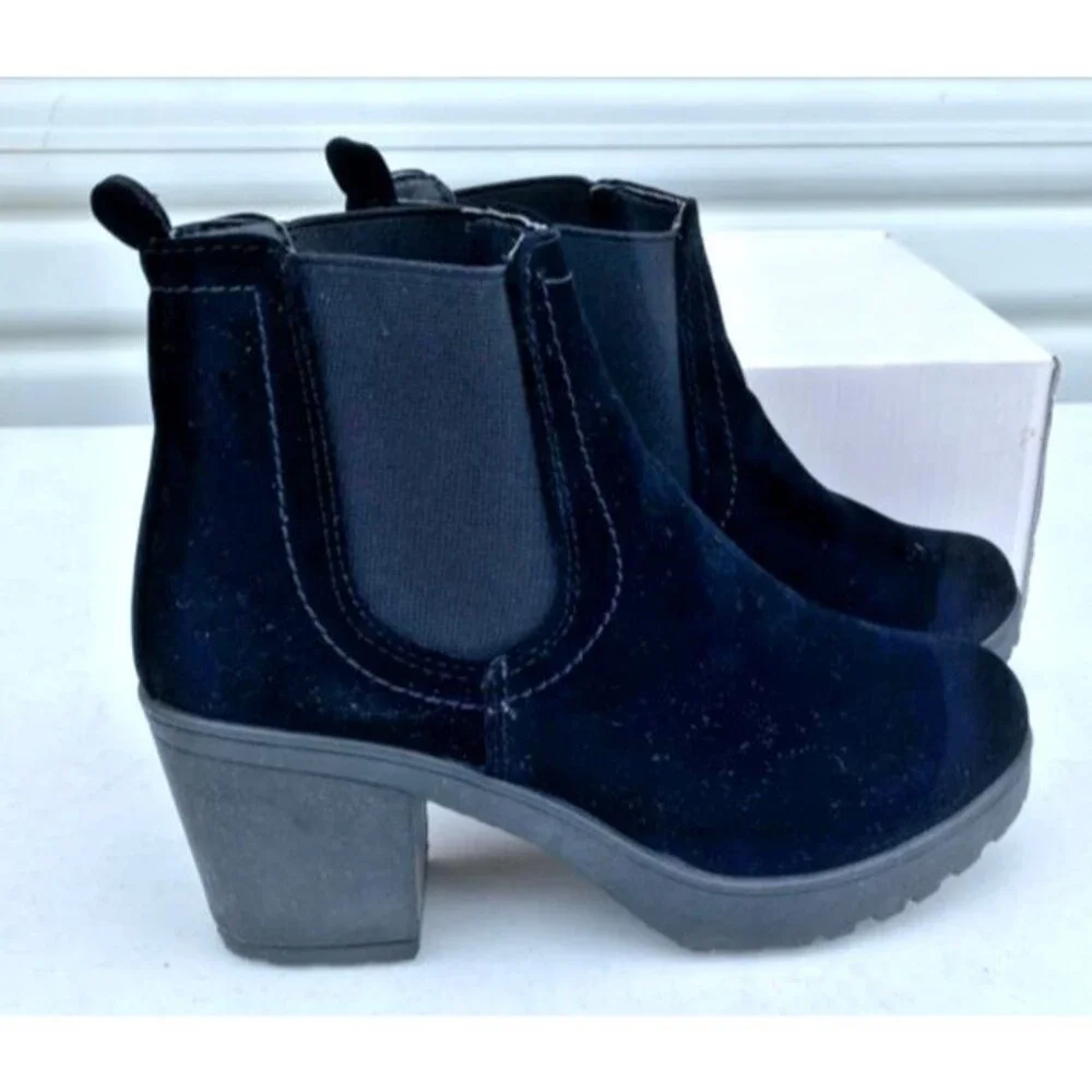 Block Suedette Chelsea Boots Chunky High Heel, Black Slip On New in Box,  Size 4